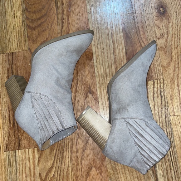 Bootie Qupid Taupe Suede Women's SLAY-72 Shoe Boot sz 10 - Picture 13 of 15